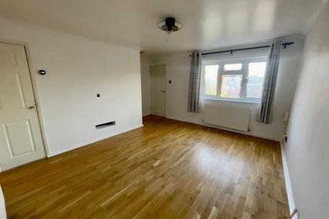 3 bedroom semi-detached house to rent, Ludlow Close, Leicester