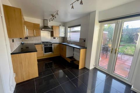 3 bedroom semi-detached house to rent, Ludlow Close, Leicester