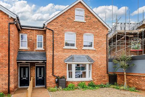 4 bedroom end of terrace house for sale, Shrewsbury Road, Redhill RH1