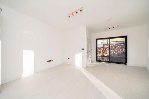 2 bedroom flat for sale, Ackroyd Road, London SE23