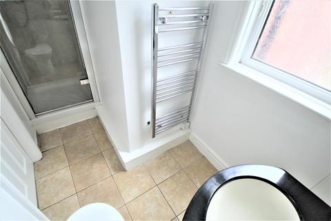 1 bedroom in a house share to rent, St Michaels Villas, Headingley, Leeds, LS6 3AF