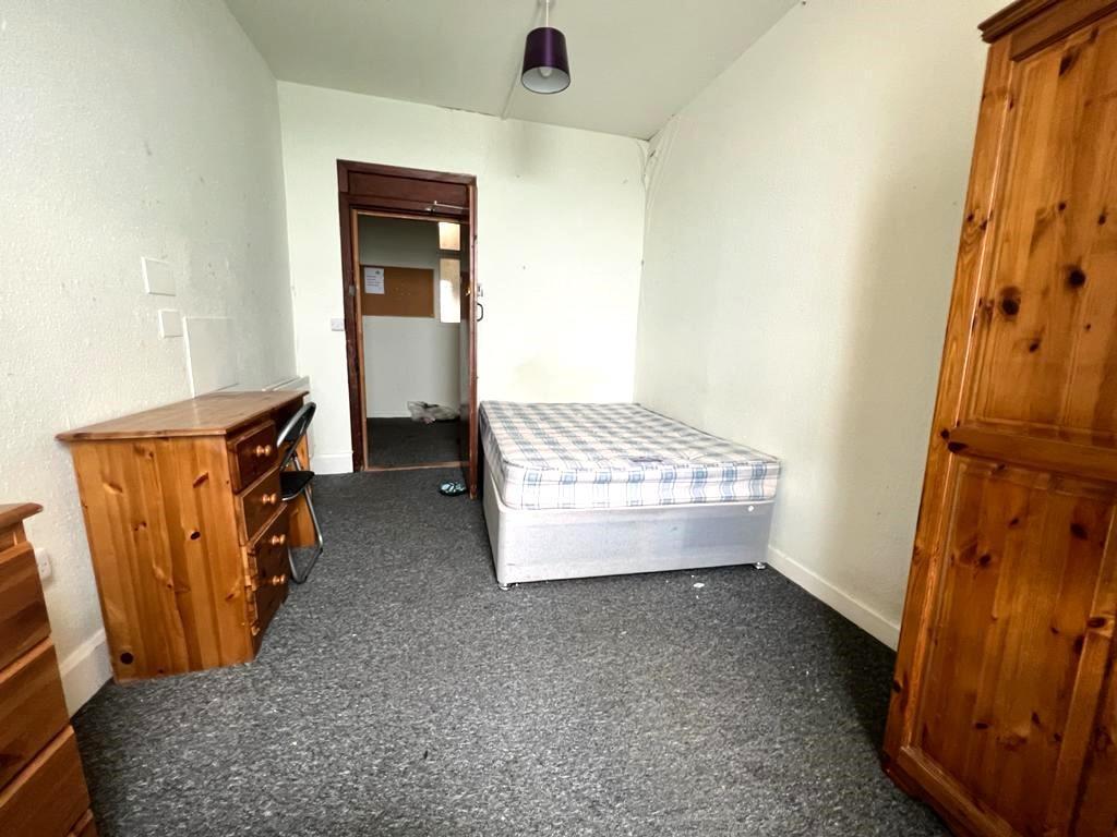 Room 2.JPG