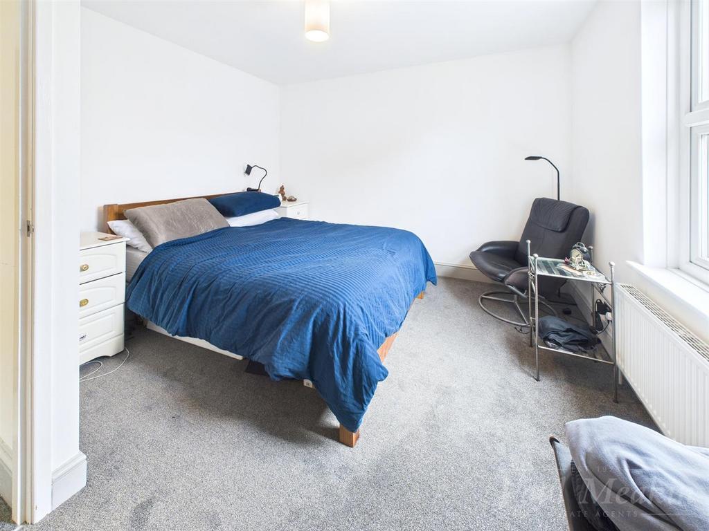 Bedroom 1.jpg