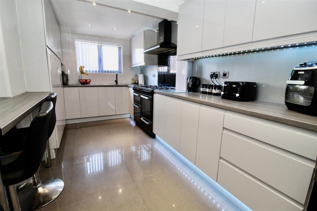 Kitchen (was garage)