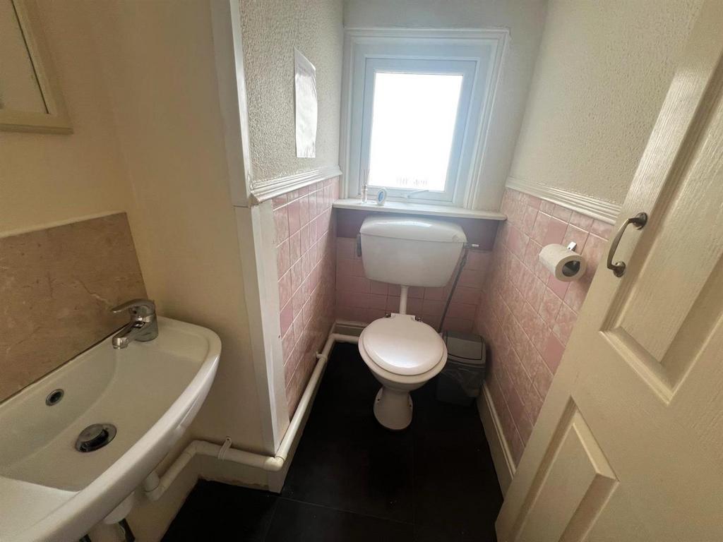 Toilet.jpg