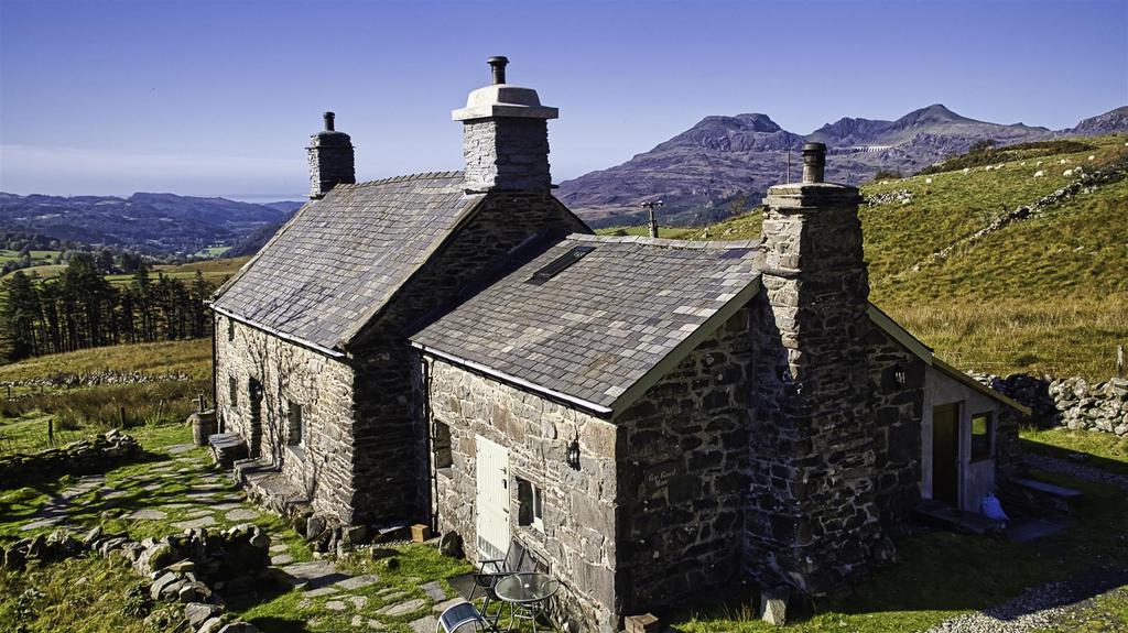 Farmhouse & Cottage.jpeg