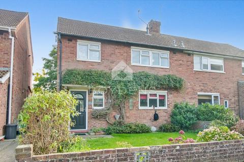 3 bedroom semi-detached house to rent, Bardfield Road, Colchester CO2
