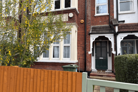 2 bedroom detached house to rent, Blenheim Gardens, London, NW2