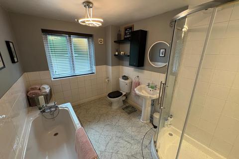 3 bedroom terraced house for sale, Stockport Road, Romiley