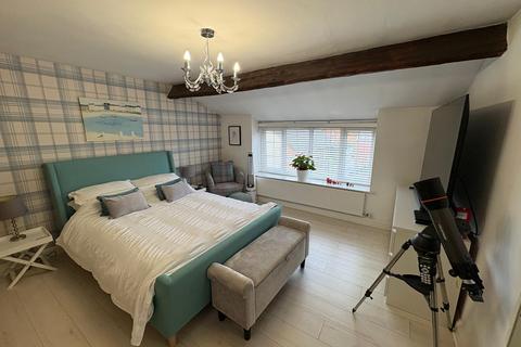 3 bedroom terraced house for sale, Stockport Road, Romiley