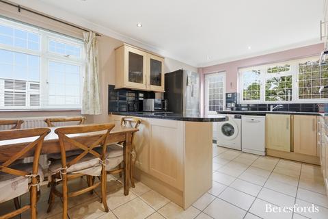 20 Pine Close, Ingatestone, CM4 9EG
