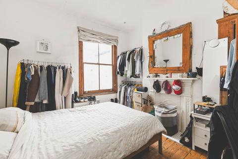 3 bedroom flat to rent, Helix Road, Brixton