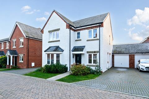 4 bedroom detached house for sale, Goswell Square, Alton, Hampshire, GU34