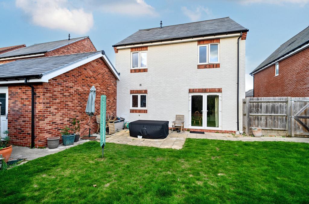 1370546-5-6900e8c...