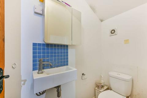 15 Queens Road, Feltham, TW13 5AW