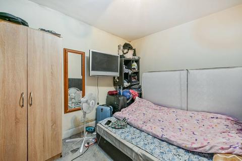 15 Queens Road, Feltham, TW13 5AW