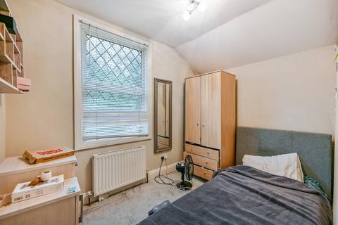 15 Queens Road, Feltham, TW13 5AW