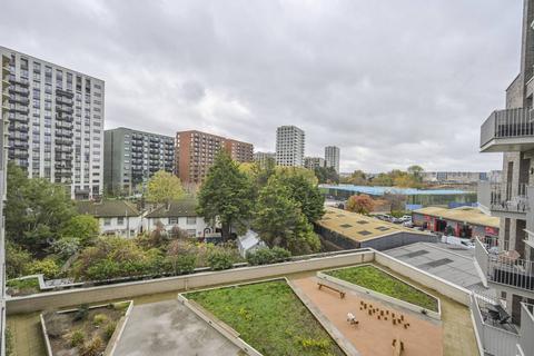 1 bedroom flat for sale, Copeland Court, Royal Docks, LONDON, E16