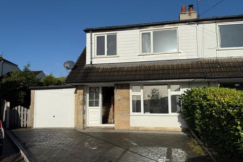 3 bedroom semi-detached house to rent, Harewood Crescent, Oakworth