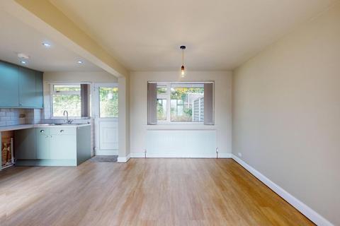 3 bedroom semi-detached house to rent, Harewood Crescent, Oakworth