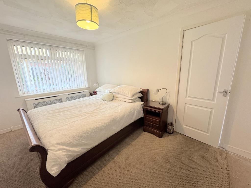 Bedroom (rear)