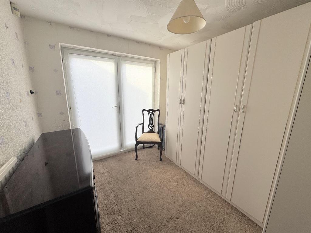 Bedroom (rear)