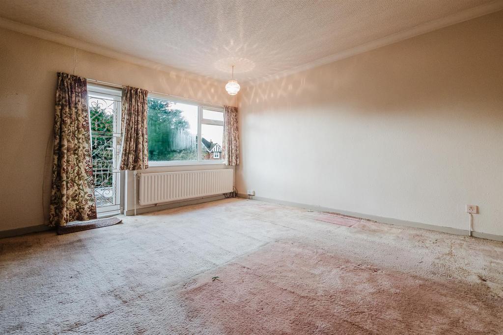 Bedroom 1.jpg