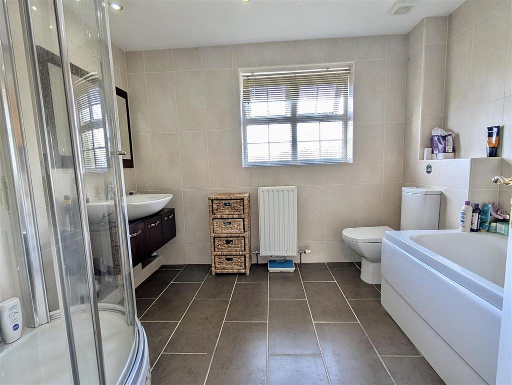 En suite bathroom/wc