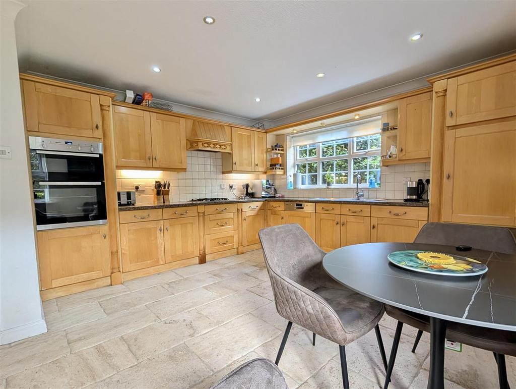 Dining kitchen