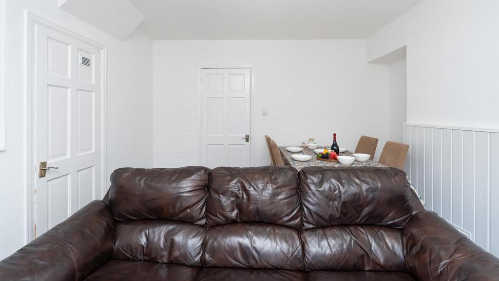 Laburnum Road 04629.jpg