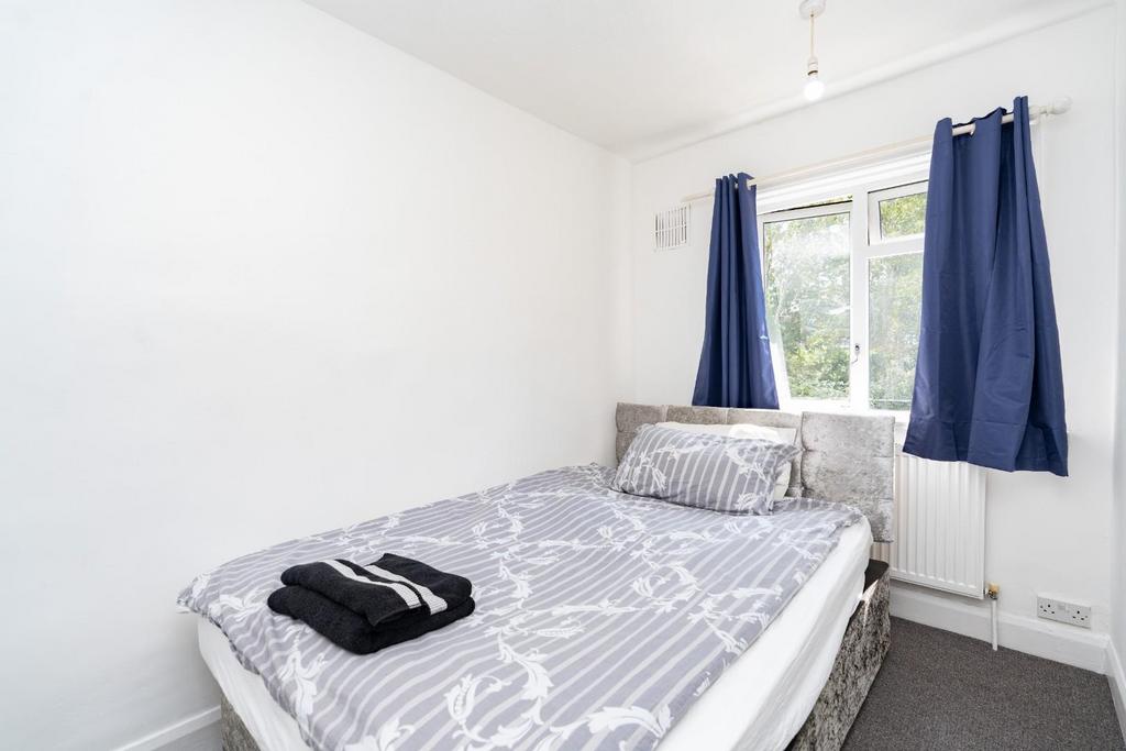 Laburnum Road 04647.jpg