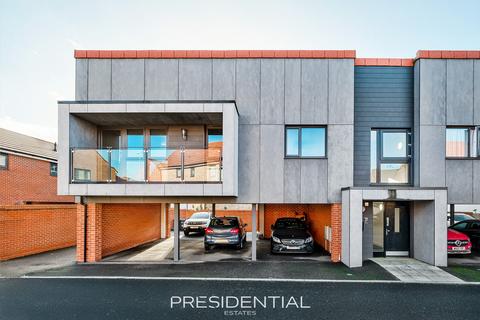 undefined, Harlow CM17
