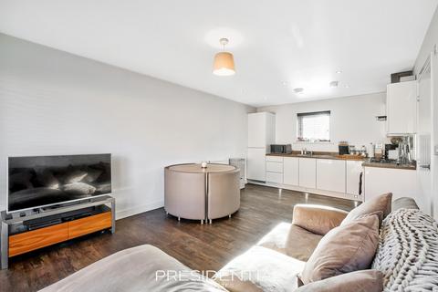 undefined, Harlow CM17