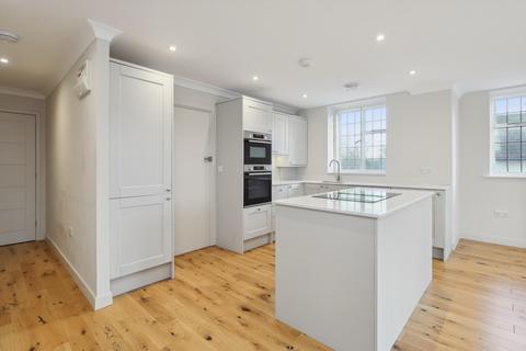 2 bedroom flat to rent, Queens Close, Lammas Lane, Esher, Surrey, KT10
