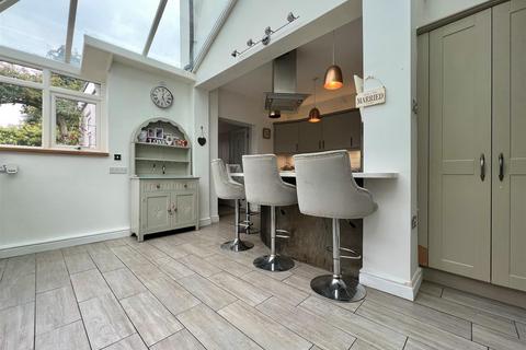 4 bedroom house for sale, High Street, Swindon