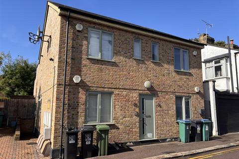 2 bedroom flat to rent, Smith Street, Watford, WD18