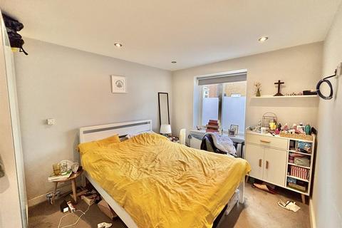 2 bedroom flat to rent, Smith Street, Watford, WD18