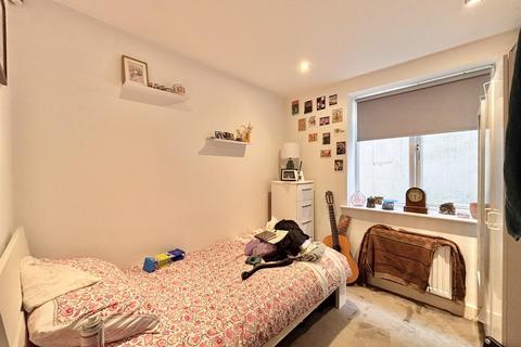 2 bedroom flat to rent, Smith Street, Watford, WD18
