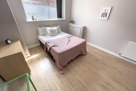 4 bedroom flat to rent, Kempston Street, L3 8HE,