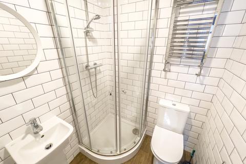 4 bedroom flat to rent, Kempston Street, L3 8HE,