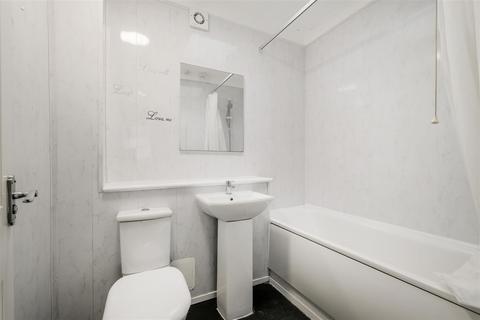 2 bedroom flat to rent, Frances Court, Chingford Mount Road, Chingford