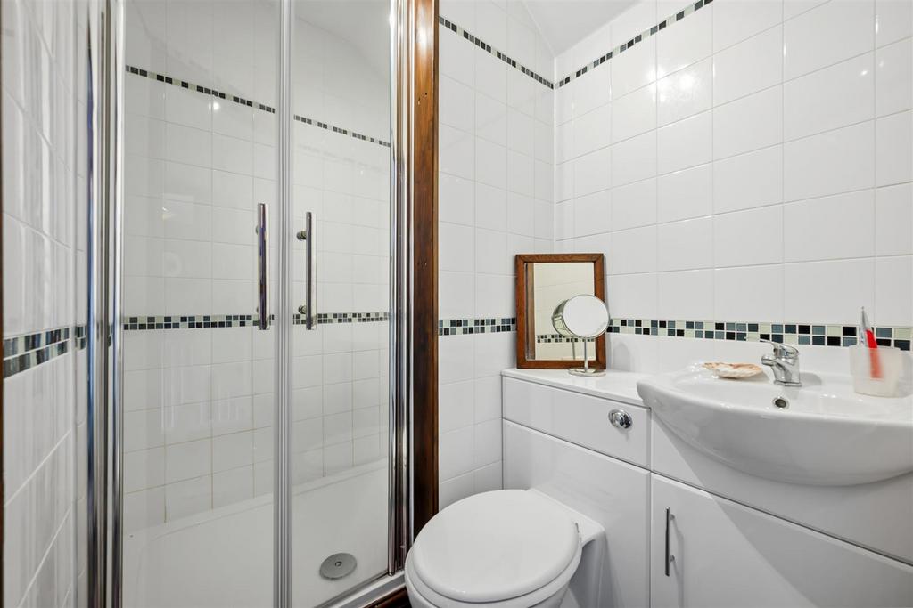Bedroom One en-suite.jpg