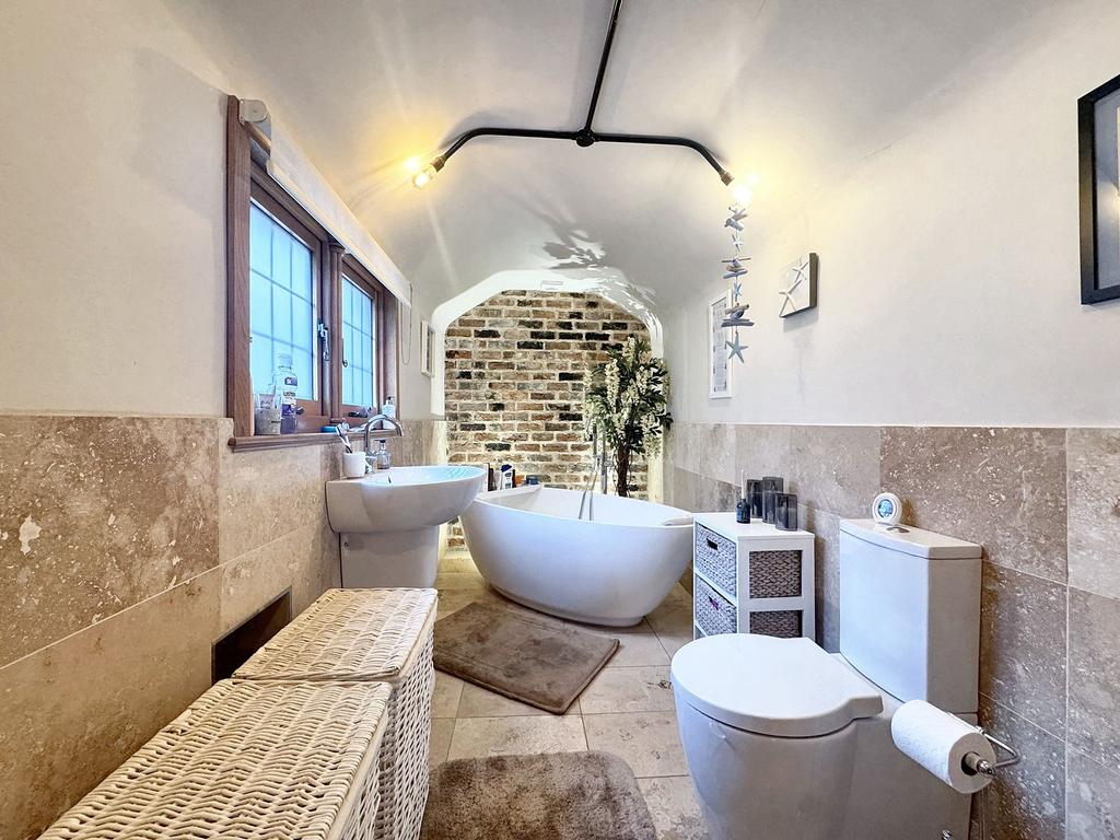 En-Suite Bathroom