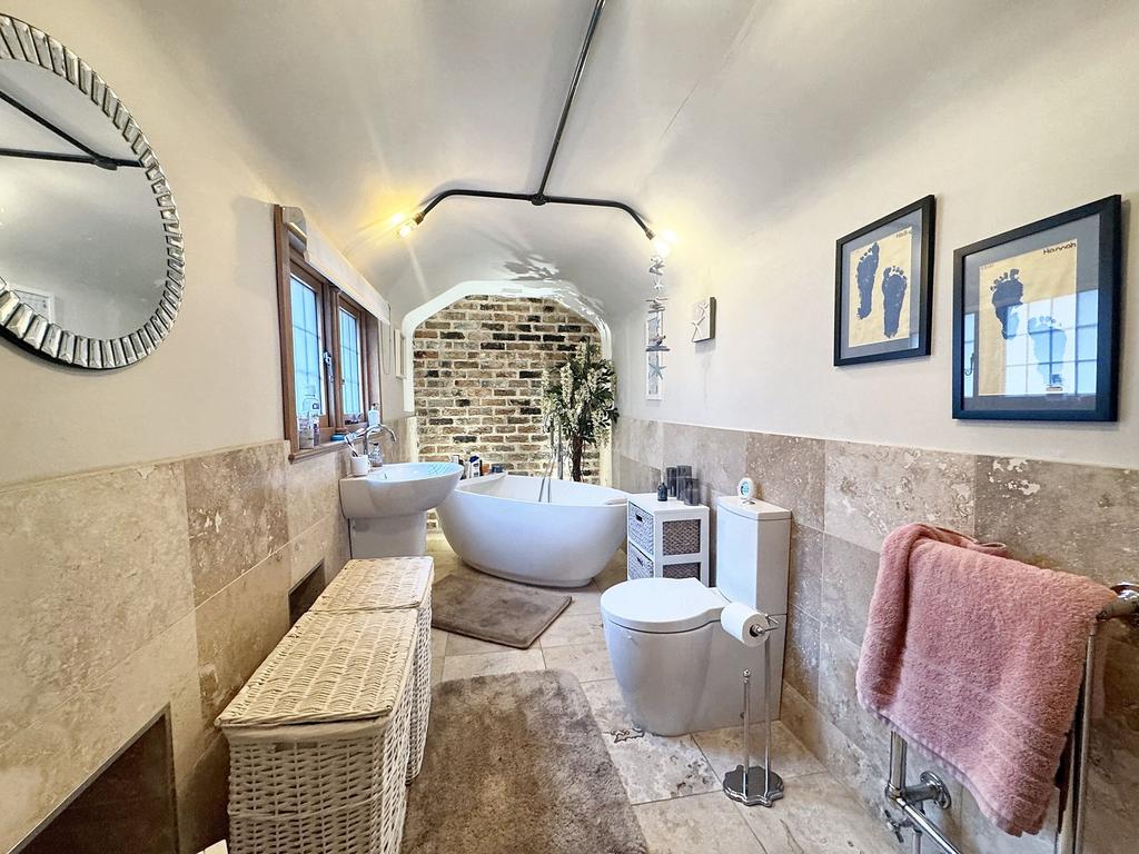 En-Suite Bathroom