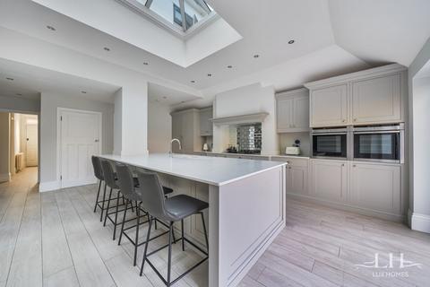 4 bedroom semi-detached house for sale, Upminster Road, Hornchurch