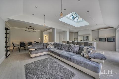4 bedroom semi-detached house for sale, Upminster Road, Hornchurch