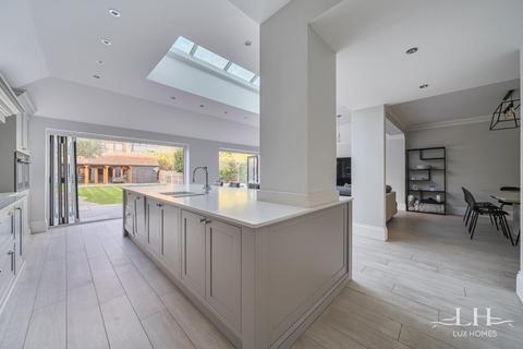4 bedroom semi-detached house for sale, Upminster Road, Hornchurch