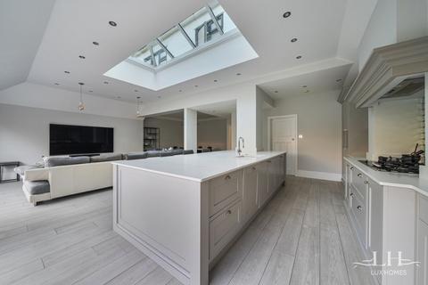 4 bedroom semi-detached house for sale, Upminster Road, Hornchurch