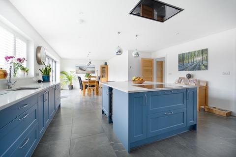 3 bedroom chalet for sale, Daimler Avenue, Herne Bay