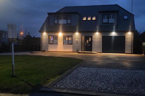 3 bedroom chalet for sale, Daimler Avenue, Herne Bay